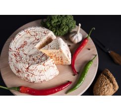 Ser kwasowo podpuszczkowy z nitkami chilli 300 gram